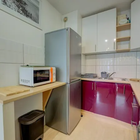 Elegant W/2 Terraces/mins To & Shops Appartement