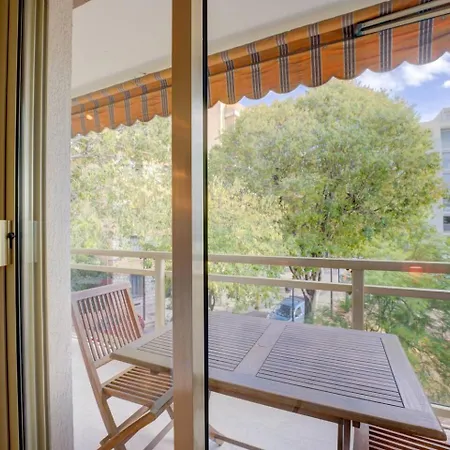 Elegant W/2 Terraces/mins To & Shops *