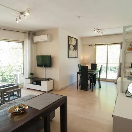 Appartement Elegant W/2 Terraces/mins To & Shops