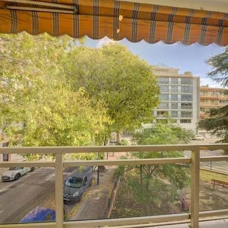 Elegant W/2 Terraces/mins To & Shops