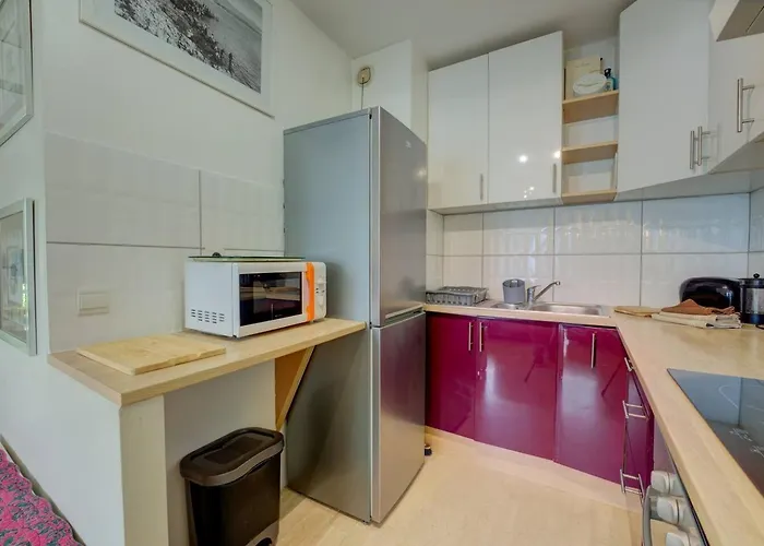 Elegant W/2 Terraces/mins To & Shops شقة