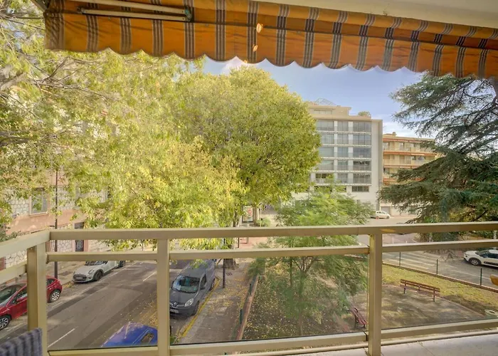 Elegant W/2 Terraces/mins To & Shops