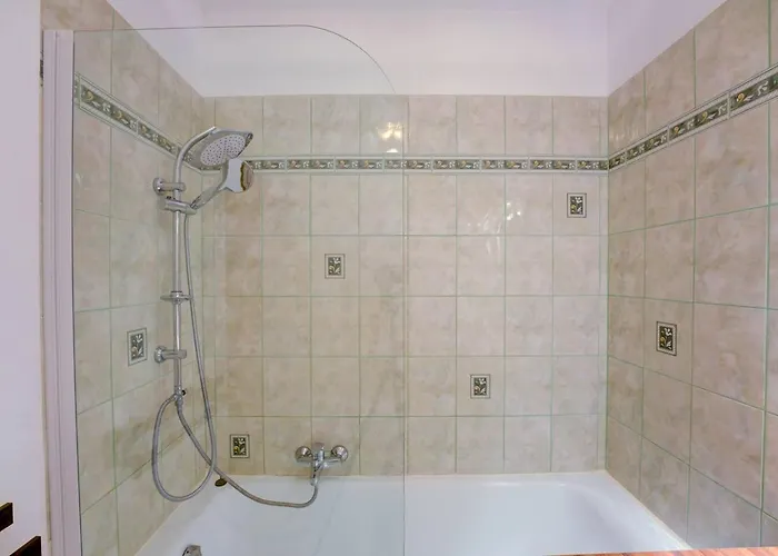 Elegant W/2 Terraces/mins To & Shops شقة أنتيب