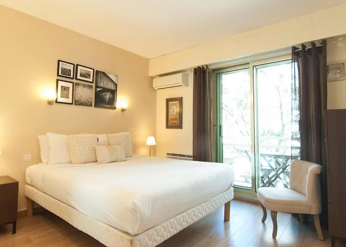 Elegant W/2 Terraces/mins To & Shops Αντίμπ